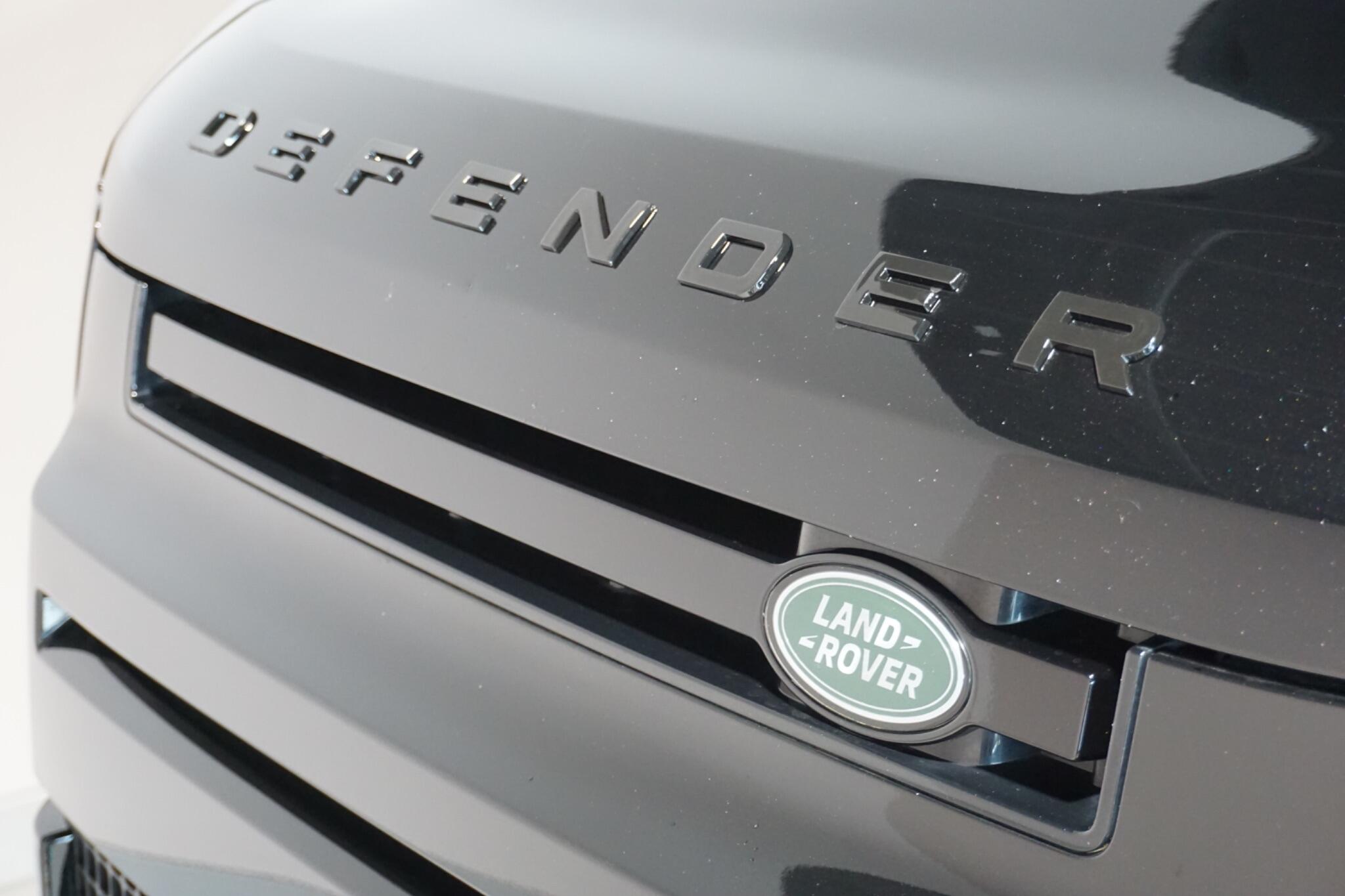 Land Rover Defender 110 3.0 D300 MHEV HSE SUV 5dr Diesel Auto 4WD Euro 6 (s/s) (300 ps)